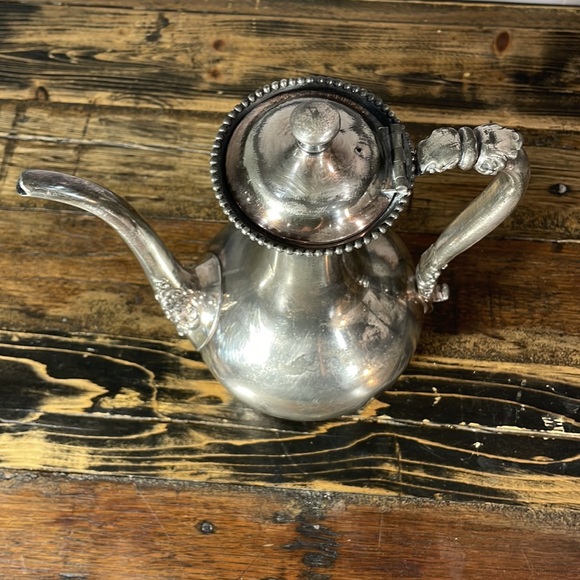 Reed and Barton silver plated teapot #60 - Picture 3 of 11